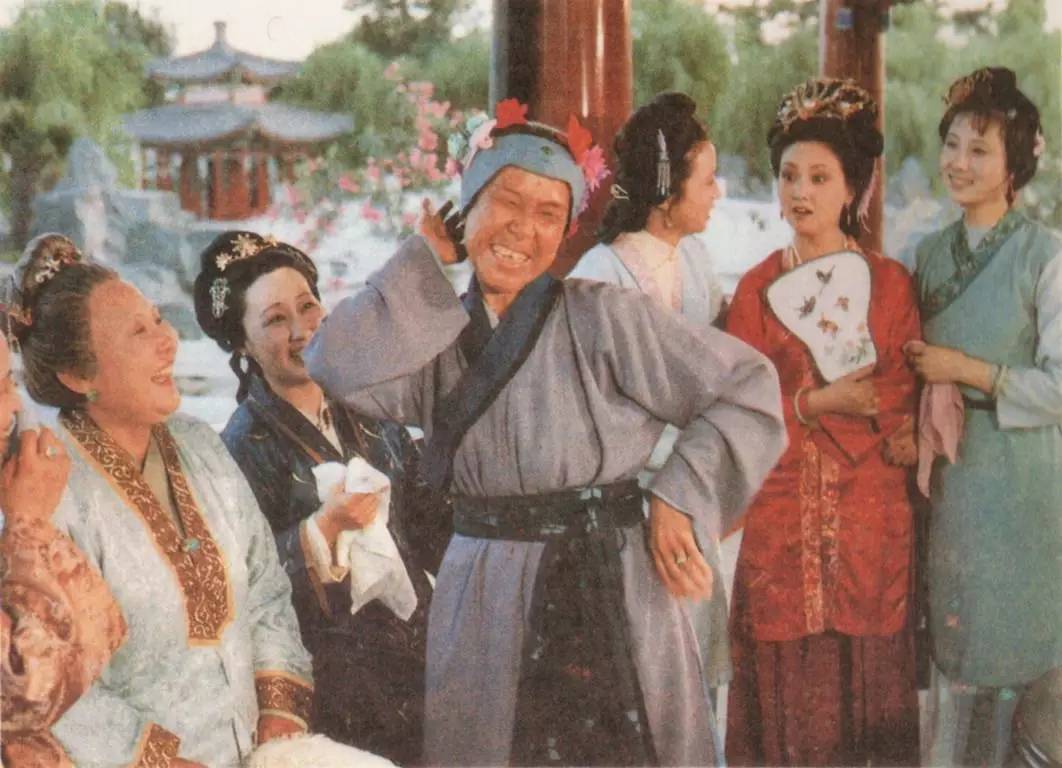 刘姥姥才是红楼梦大结局的关键人物，“母蝗虫”三字别有深意休闲区蓝鸢梦想 - Www.slyday.coM