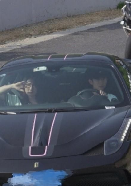 欧阳娜娜汪苏泷开套牌电车被抓,网友称交警罚两人做15分钟引导员休闲区蓝鸢梦想 - Www.slyday.coM