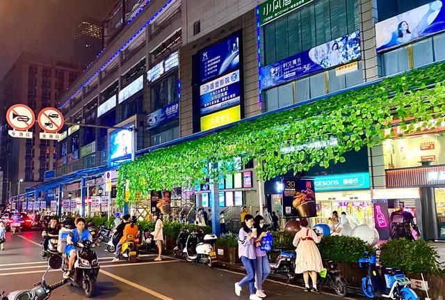 登仁桥巷长沙南门口的一条美食小街