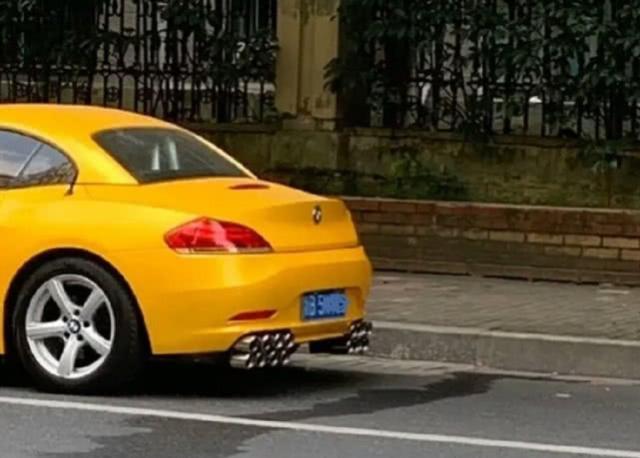 魔改 宝马z4现西湖边 排气管竟有10多根 交警 直接罚 新浪汽车