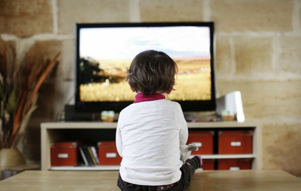 3岁前经常看电视的孩子,上幼儿园有明显变化,脑发育程度最显著
