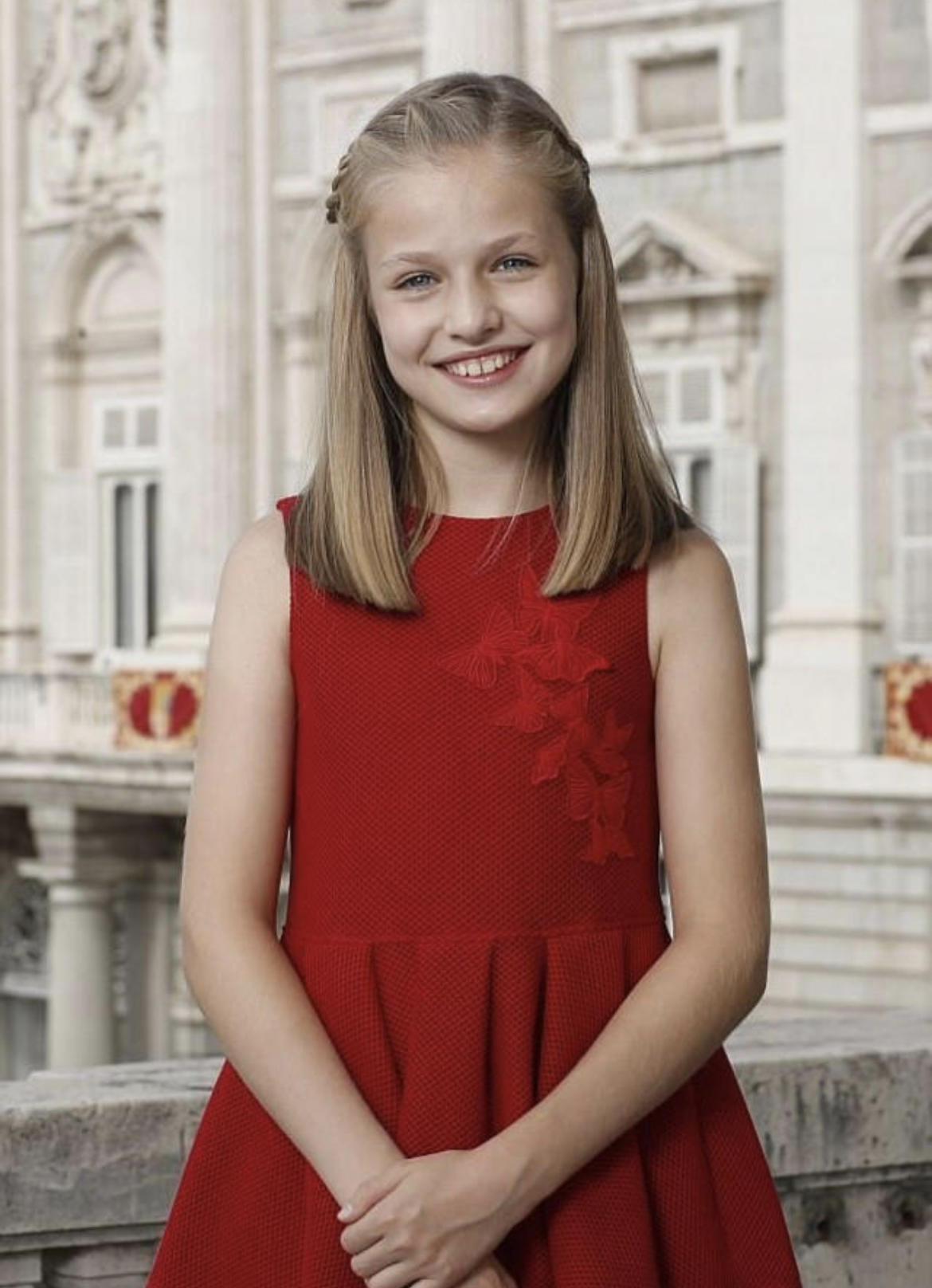 真正的贵族穿衣从不复杂看西班牙公主莱昂诺尔就明白简约高级