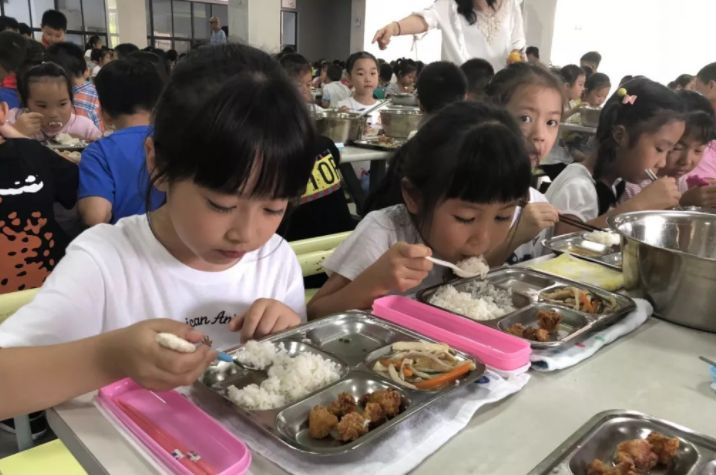 教育部通知,中小学不得设置小卖部等食品经营场所,家长大喜过望休闲区蓝鸢梦想 - Www.slyday.coM