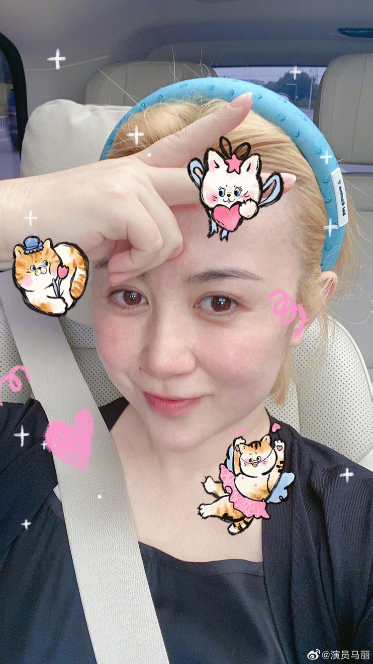 非常的好看""马丽真的是太美了,什么发色都能驾驭""金发辣妹""素颜丽