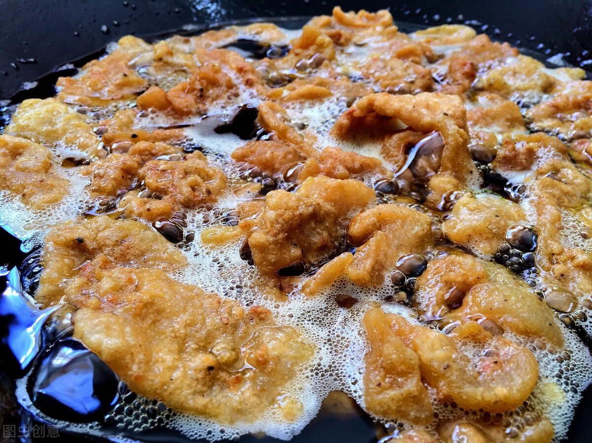 炸酥肉时有人用面粉有人用淀粉都不对教你这样做更酥脆