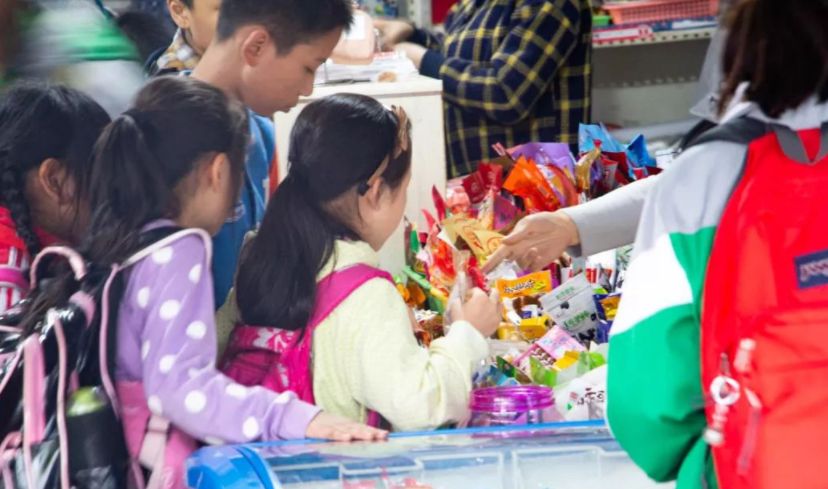 教育部通知,中小学不得设置小卖部等食品经营场所,家长大喜过望休闲区蓝鸢梦想 - Www.slyday.coM
