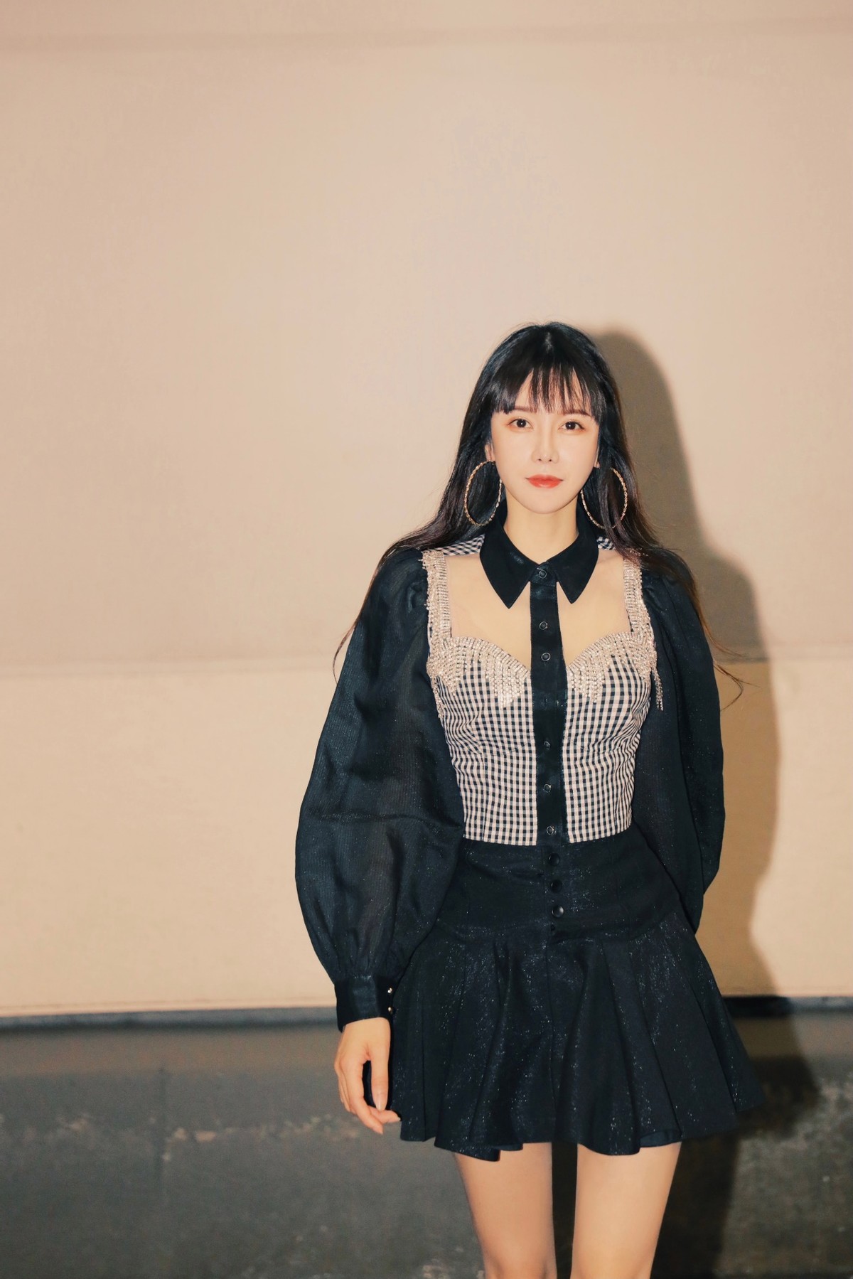 温果希最新王家卫风写真曝光粉丝期待姐姐解锁更多风格