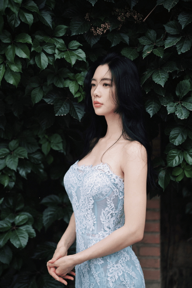 这部电影七夕上映的时候,就去影院一睹克拉拉的美貌吧.