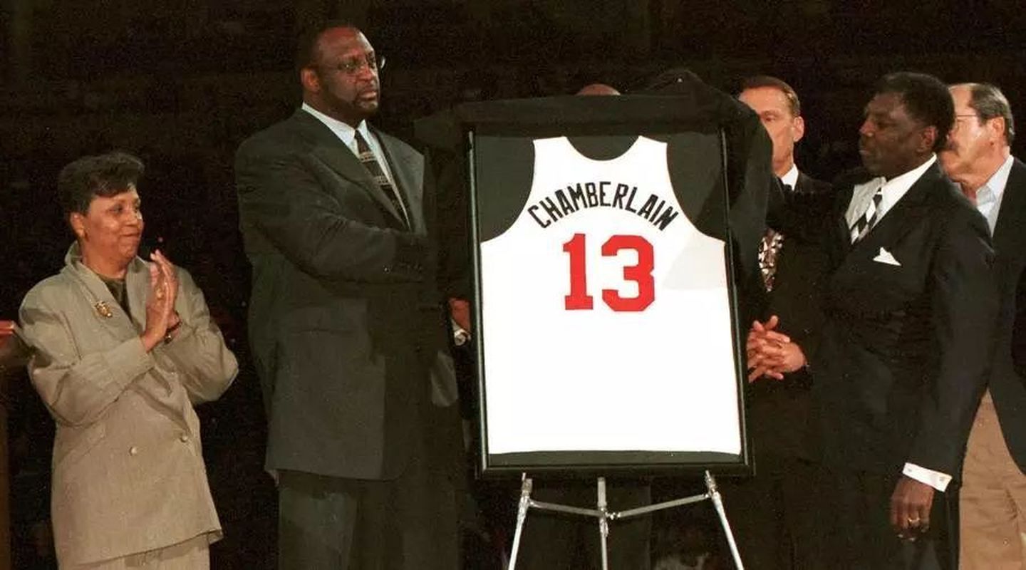 被两支球队退役球衣大有人在那三支呢放眼nba历史仅2人做到