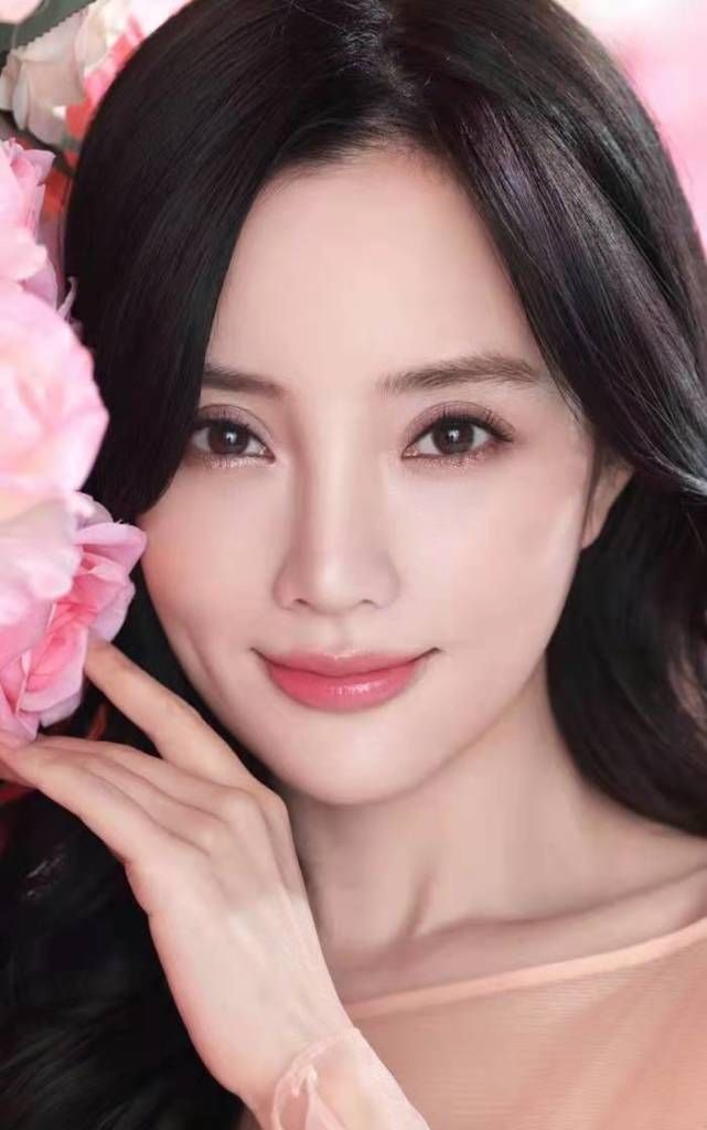 面对如此精致的李小璐,你有没有深深沦陷?并且无法自拔休闲区蓝鸢梦想 - Www.slyday.coM