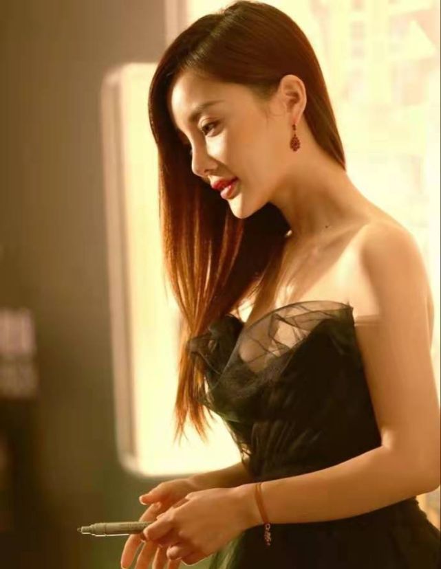 面对如此精致的李小璐,你有没有深深沦陷?并且无法自拔休闲区蓝鸢梦想 - Www.slyday.coM