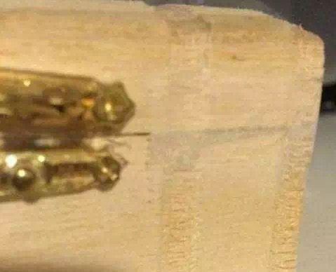 男子衣柜中发现密码琐，打开一看，说啥晚上都不敢睡！休闲区蓝鸢梦想 - Www.slyday.coM