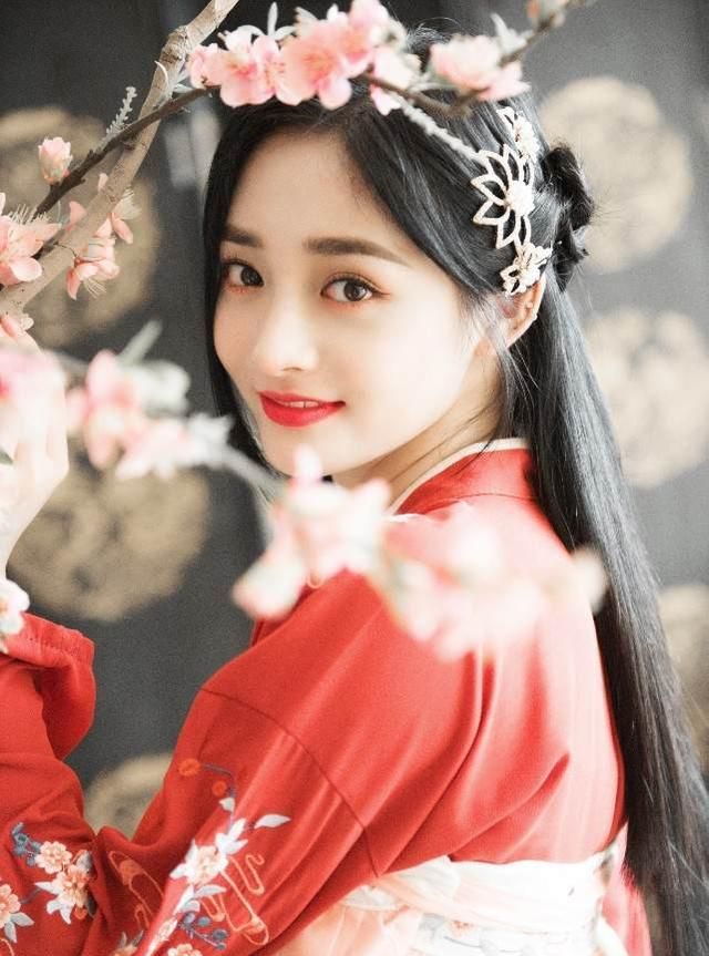 周洁琼的舞台无法“爆裂”：出道5年,她的爱豆初心还在吗?休闲区蓝鸢梦想 - Www.slyday.coM