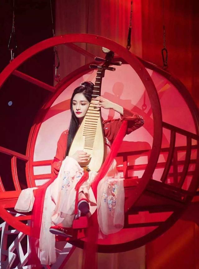 周洁琼的舞台无法“爆裂”：出道5年,她的爱豆初心还在吗?休闲区蓝鸢梦想 - Www.slyday.coM