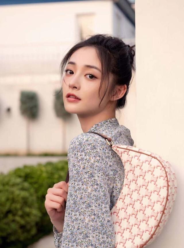 周洁琼的舞台无法“爆裂”：出道5年,她的爱豆初心还在吗?休闲区蓝鸢梦想 - Www.slyday.coM