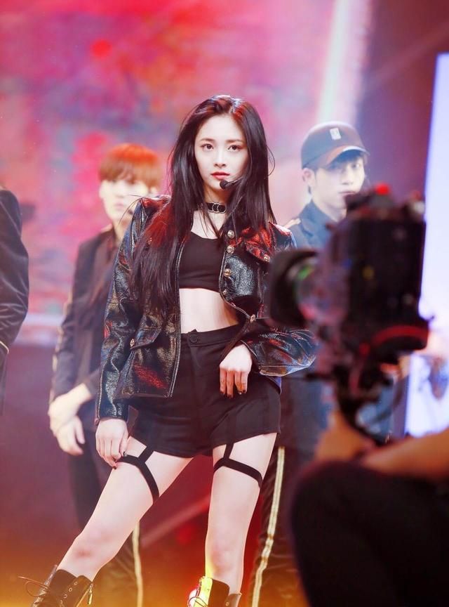 周洁琼的舞台无法“爆裂”：出道5年,她的爱豆初心还在吗?休闲区蓝鸢梦想 - Www.slyday.coM