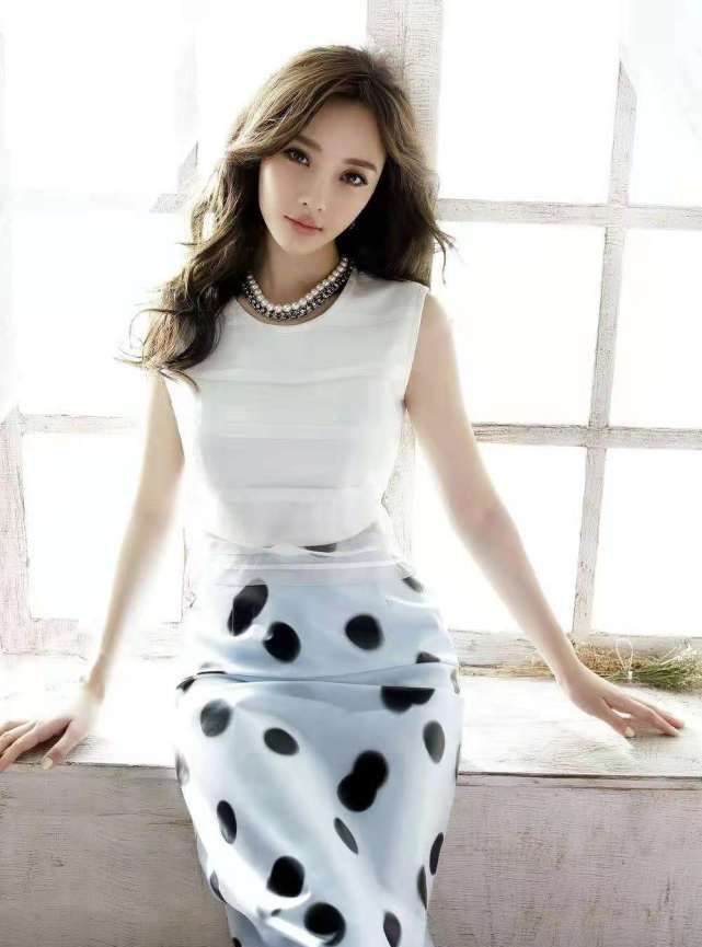 面对如此精致的李小璐,你有没有深深沦陷?并且无法自拔休闲区蓝鸢梦想 - Www.slyday.coM