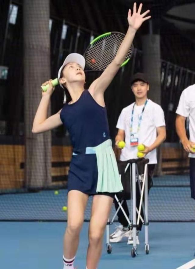 本以为15岁的多多已经够高,看到13岁的森碟,才知道基因的强大休闲区蓝鸢梦想 - Www.slyday.coM