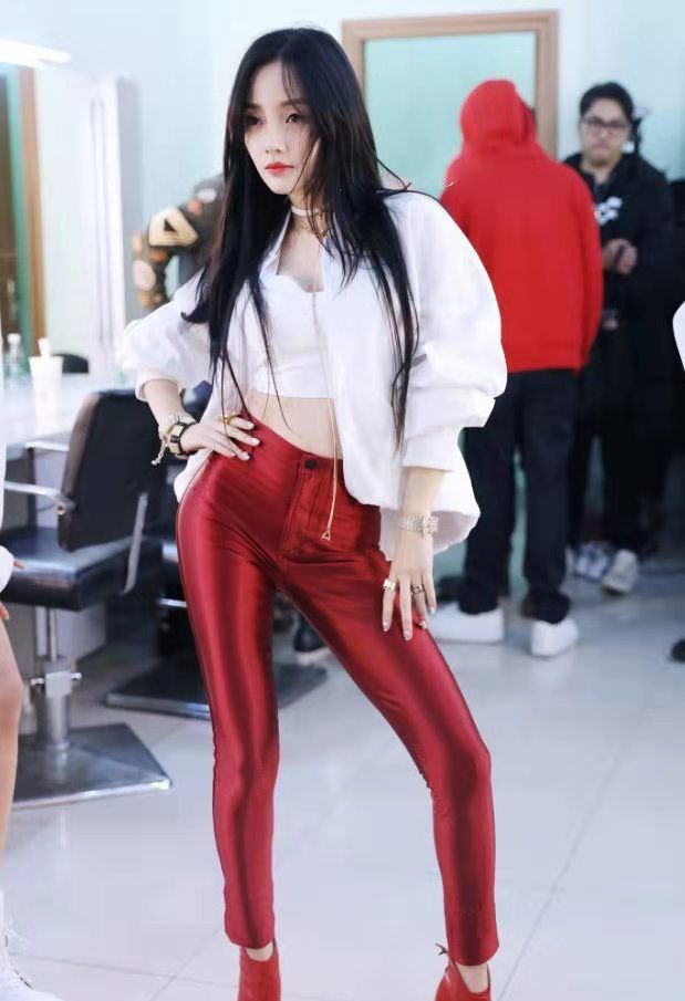 面对如此精致的李小璐,你有没有深深沦陷?并且无法自拔休闲区蓝鸢梦想 - Www.slyday.coM