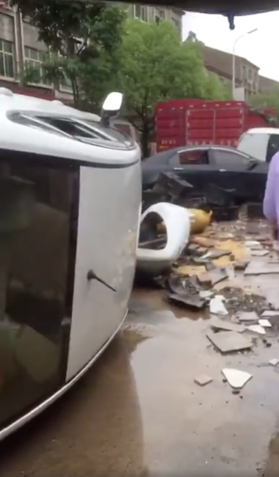 紧急！湖北遭特大暴雨！房屋被淹，老人小孩困在家中....郑州的悲剧千万别重演！休闲区蓝鸢梦想 - Www.slyday.coM