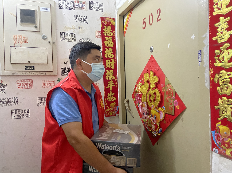 北京昌平龙泽苑:70多户隔离近半月,邻里守望筑起防疫长城