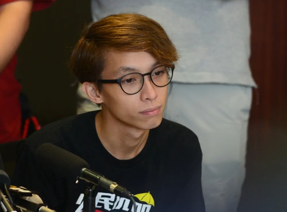 对此,"民阵"秘书处"最后一人"陈皓桓的辩驳很苍白:"一个英语不好的人