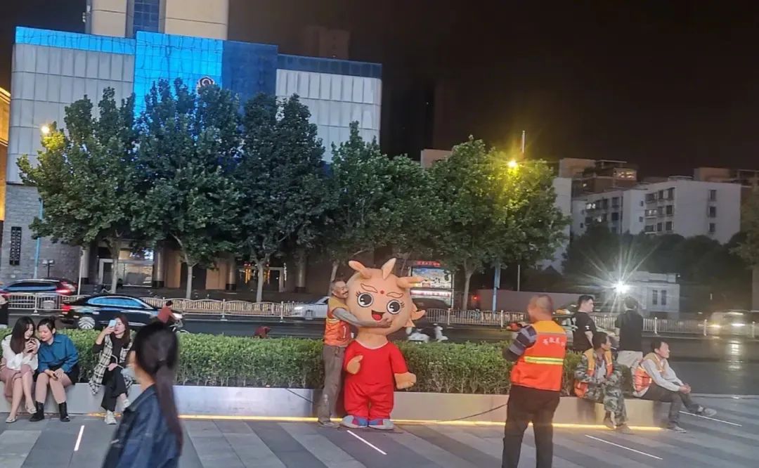 和流星雨一起降落的，有这些人间美好休闲区蓝鸢梦想 - Www.slyday.coM