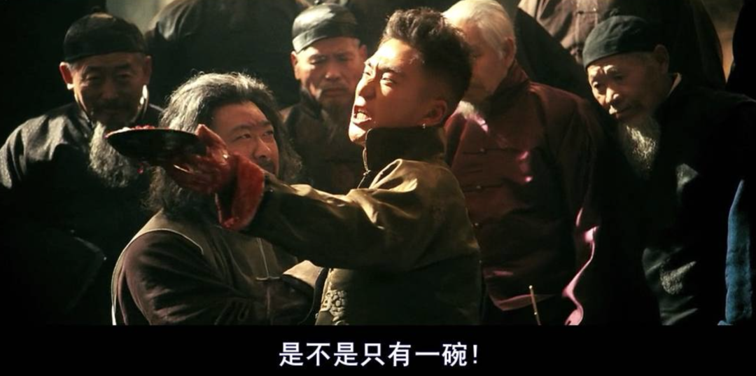 想要问题得到解决,总是要一个又一个女孩们去滚钉板,去击鼓鸣冤.