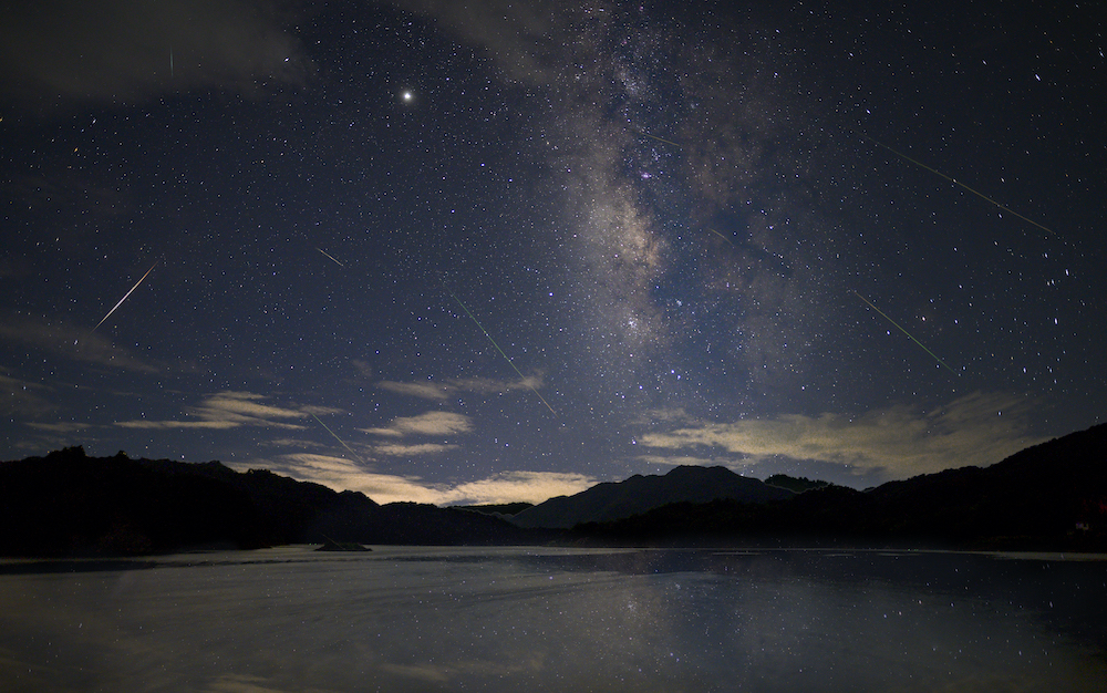 宇航员在空间站上看流星雨，原来这么刺激