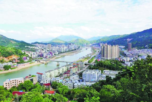 正文  1995年12月,青田县第一座横跨瓯江的西门瓯江大桥胜利建成通车