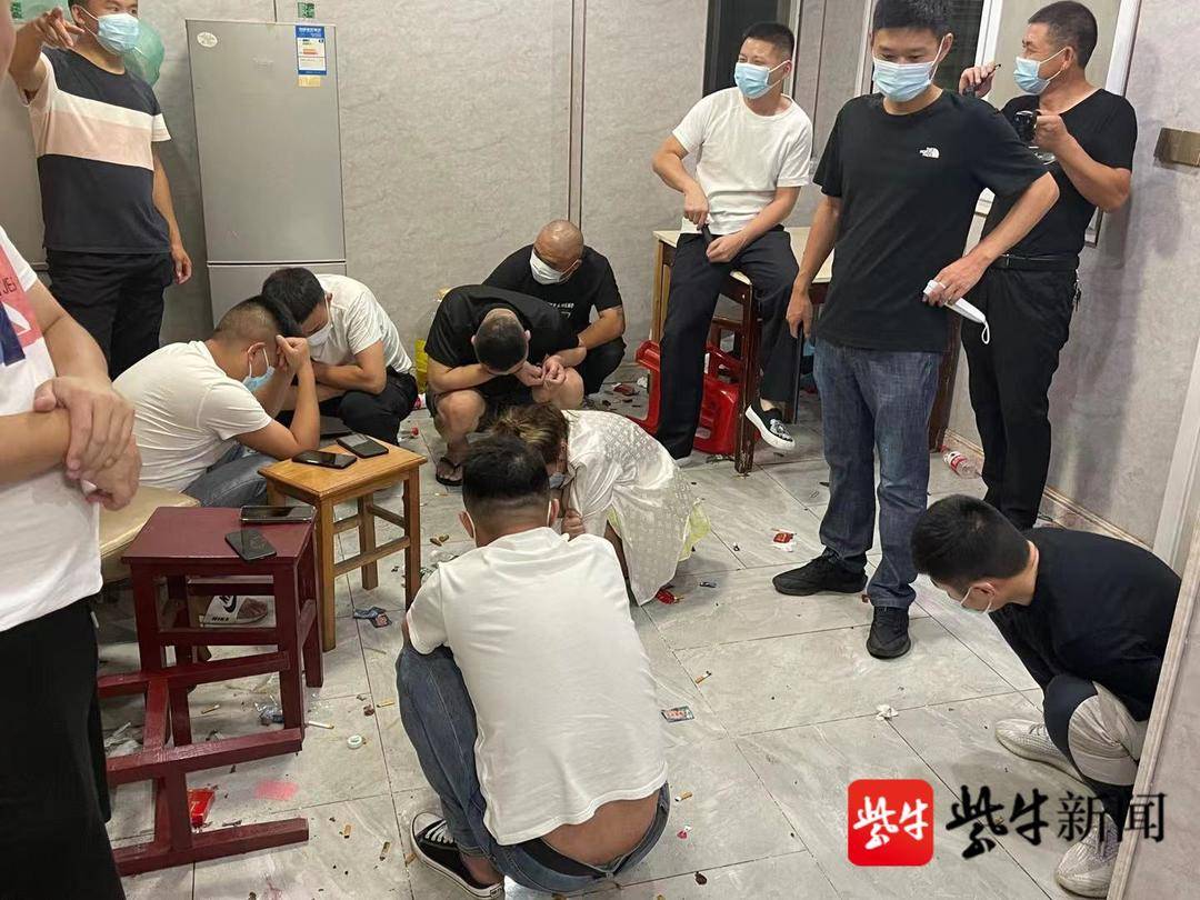 南通15人聚众赌博被抓，部分人员不忘佩戴口罩