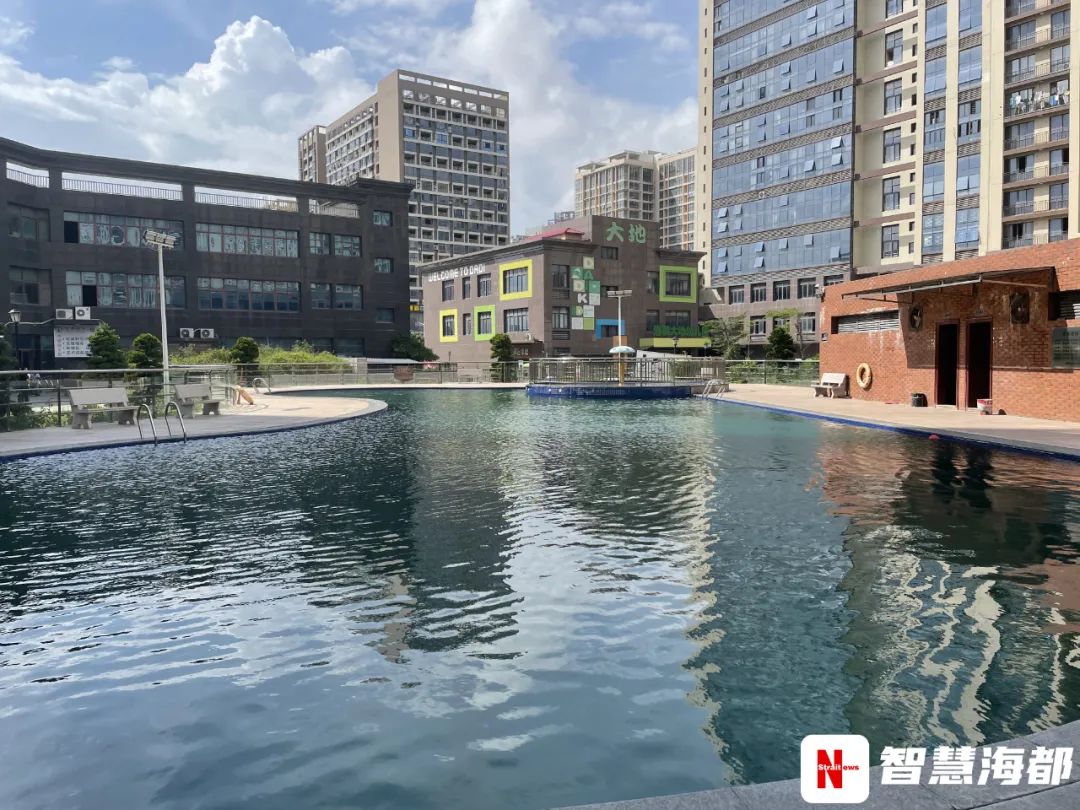 5岁男孩在小区游泳池溺亡， 监控记录致命3分钟休闲区蓝鸢梦想 - Www.slyday.coM