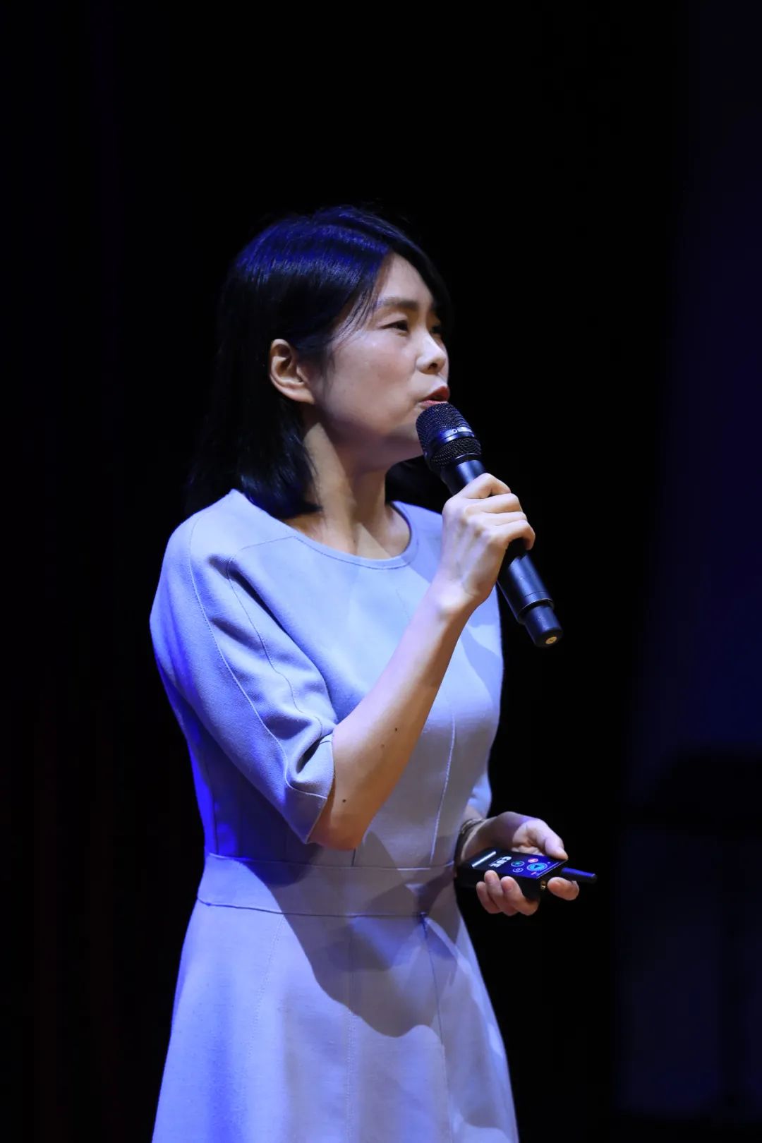 鲁敏曾经我与艺术最近的距离就是把邮票卖给一个并不认识我的作家