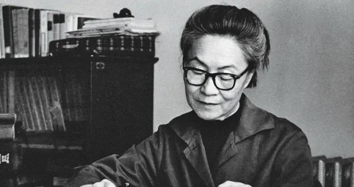 再读杨绛《我们仨》：越是困境中，越能看到一个女人的体面|我们仨|杨绛|钱钟书_新浪新闻