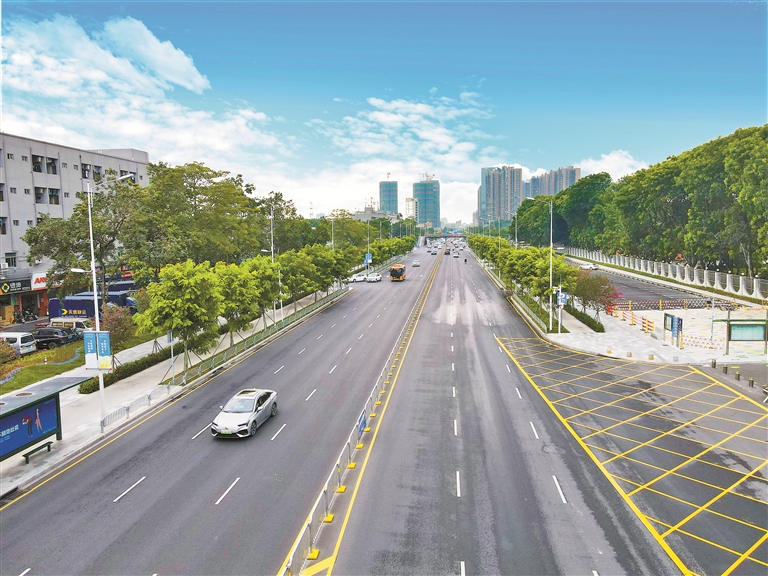 经过提升改造后宽阔整洁的东方大道.受访单位供图