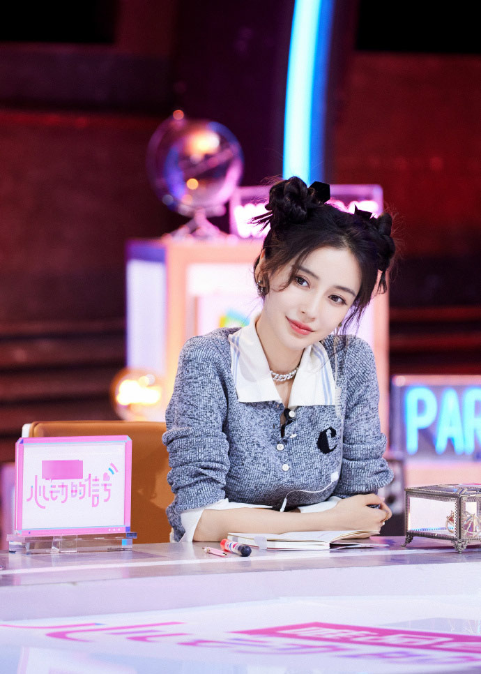 baby录制综艺花絮曝光 扎双马尾青春靓丽|花絮|angelababy_新浪新闻
