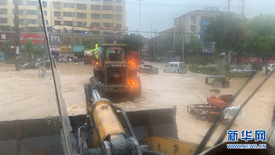 紧急！湖北遭特大暴雨！房屋被淹，老人小孩困在家中....郑州的悲剧千万别重演！休闲区蓝鸢梦想 - Www.slyday.coM