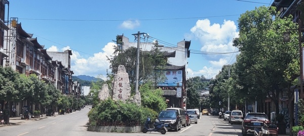 镇宁江龙镇:一心一意谋"四化" 竭尽全力促发展