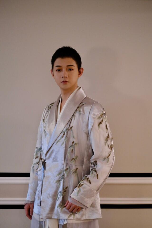 陈露晒聊天记录，霍尊疑吐槽王源“无才的绣花枕头”大量粉丝脱粉休闲区蓝鸢梦想 - Www.slyday.coM