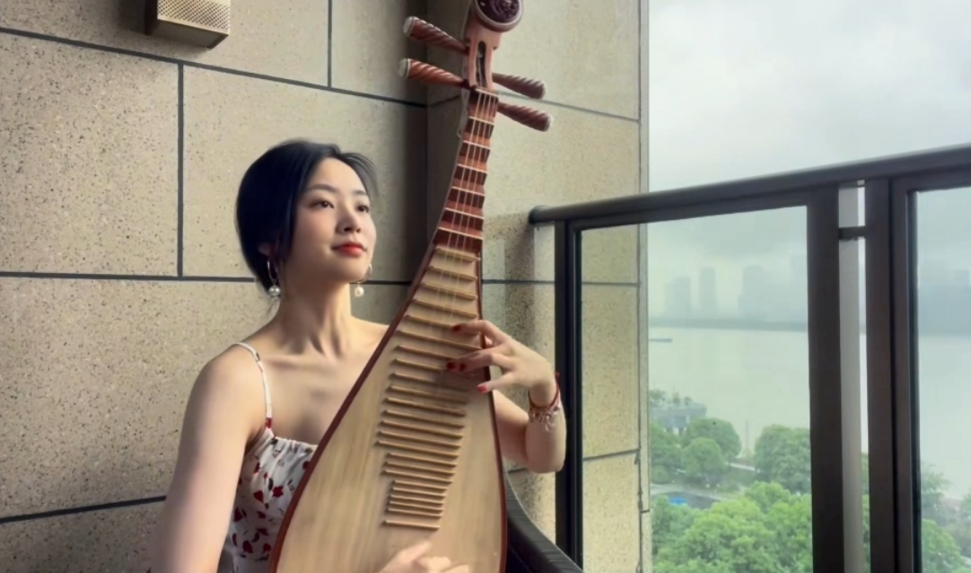 霍尊新欢背景不简单曾在卢浮宫演奏成长路径媲美奶茶妹妹