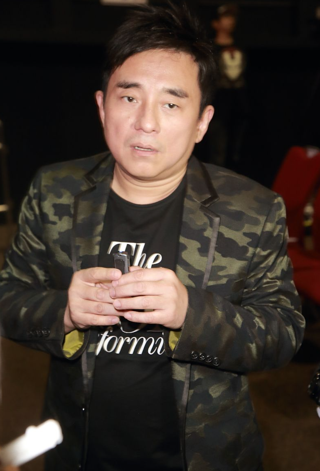 吕方首度携妻女拍广告片,女儿才满岁像爸爸,一家三口同框很温馨|吕方|女儿|一家三口_新浪新闻