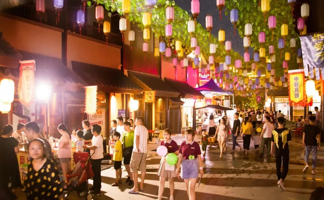 放花灯活动到三生三世十里桃花巷感受不一样的七夕同时近距离浸入式