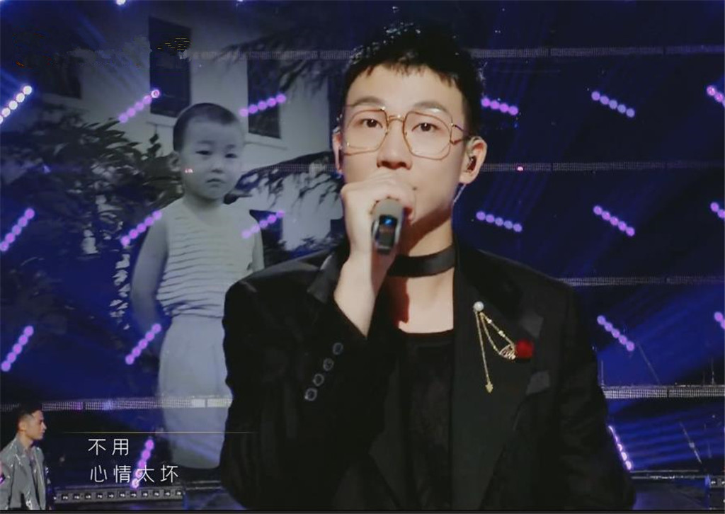 《披荆斩棘的哥哥》白举纲引众星打call，快男8强只缺华晨宇欧豪休闲区蓝鸢梦想 - Www.slyday.coM