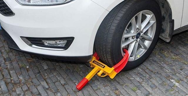 停车车轮被锁怎么办?这一招,很少有人想到