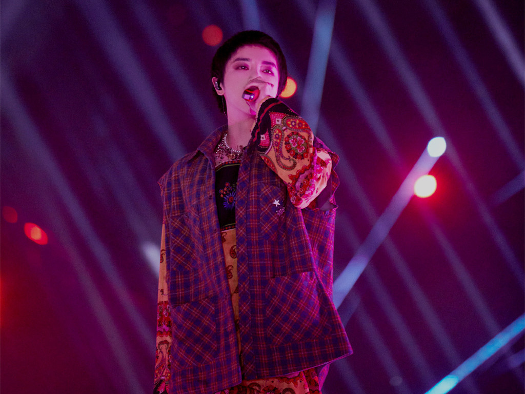 《披荆斩棘的哥哥》白举纲引众星打call，快男8强只缺华晨宇欧豪休闲区蓝鸢梦想 - Www.slyday.coM