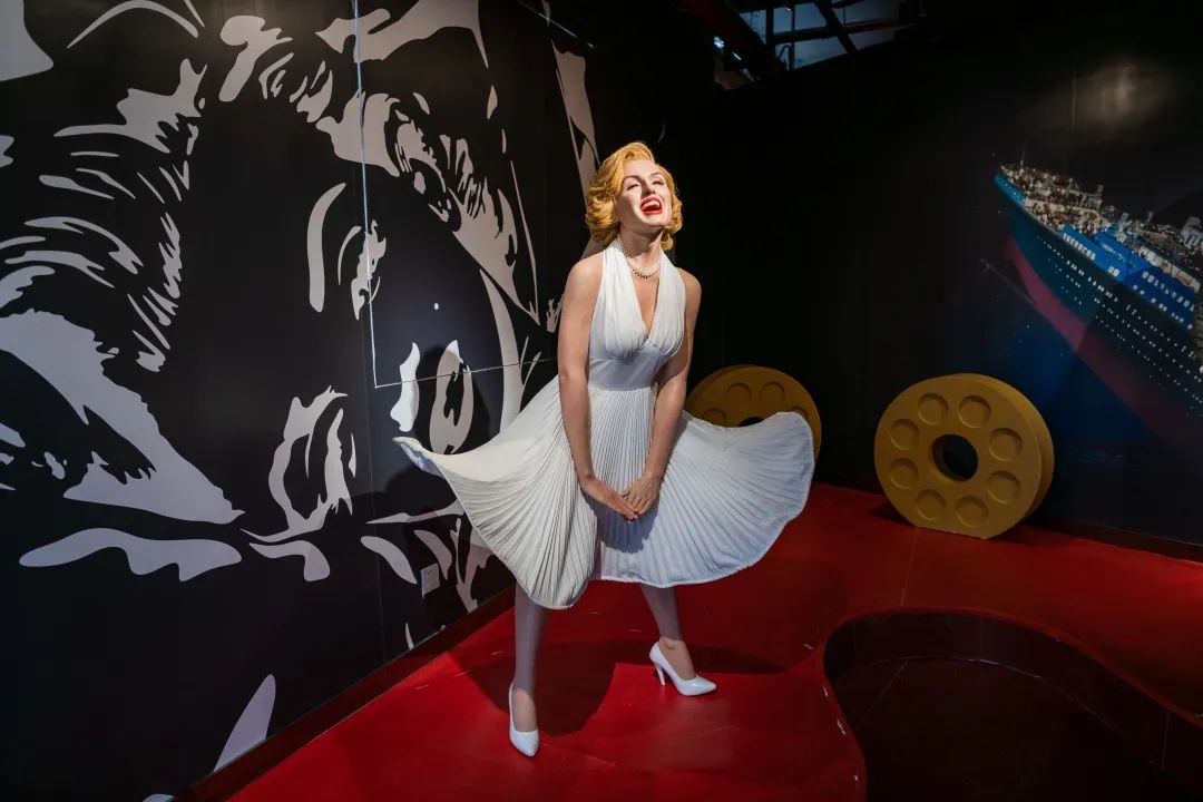 王啸摄影:王啸一处又一处逼真的实物场景令人沉浸其中很多座名人蜡像