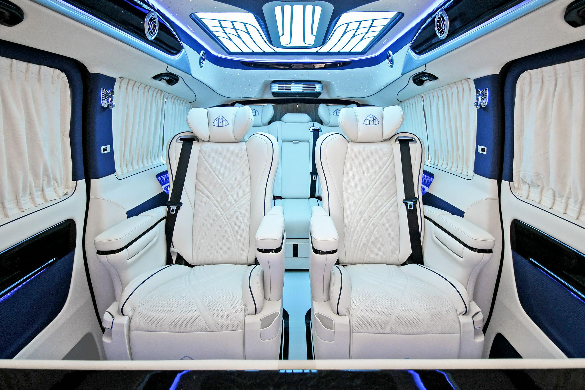 明星保姆车看这里!奔驰威霆加高顶,内饰改装私密吧台隔断