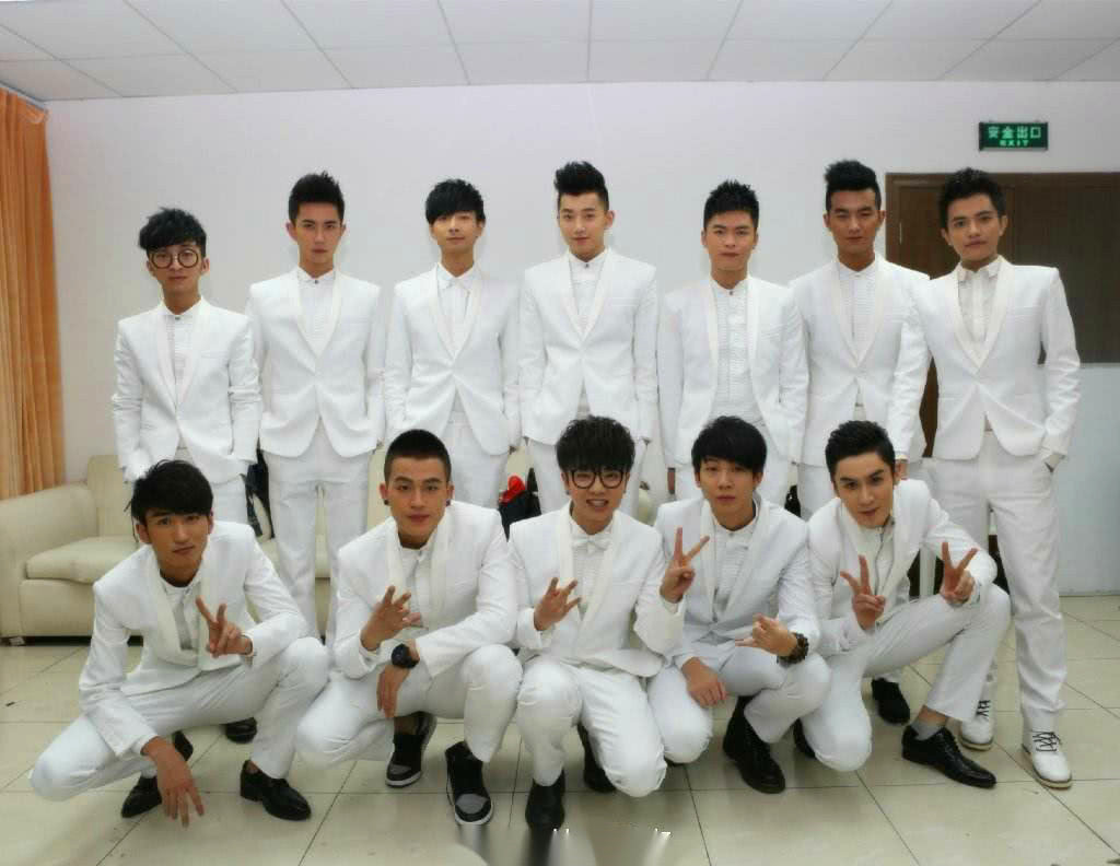 《披荆斩棘的哥哥》白举纲引众星打call，快男8强只缺华晨宇欧豪休闲区蓝鸢梦想 - Www.slyday.coM