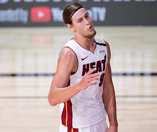 斯特林-布朗也不错,8.2分4.4板1.