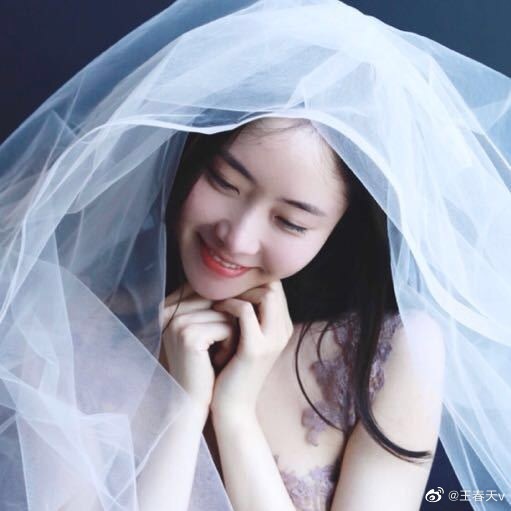 陈露丢失了爱了九年的霍尊,她的微博头像还是换上了婚纱照